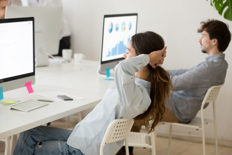10 Easy Office Workouts to Help You Burn Calories at Your Desk