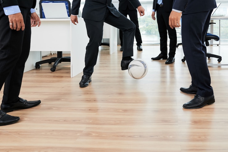 10 Easy Office Workouts to Help You Burn Calories at Your Desk