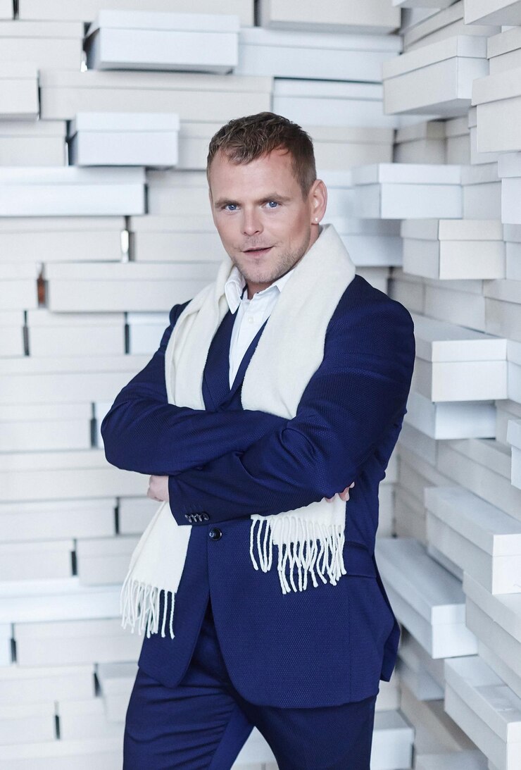 Finding the Ideal Silk Scarf Size for Men