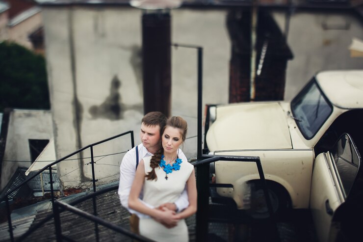 Jennifer Williams Weds Christian Gold in a Chic Parisian Celebration with Glamorous Fashion Highlights